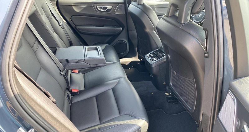Volvo XC 60 cena 114900 przebieg: 126600, rok produkcji 2018 z Gdańsk małe 211